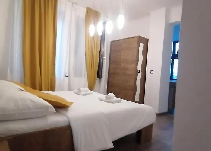 Elin's In Center Pula